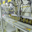Ukladanie hotových výrobkov do kartónových škatúľ na linke č. 19 majú na starosti delta roboty ABB